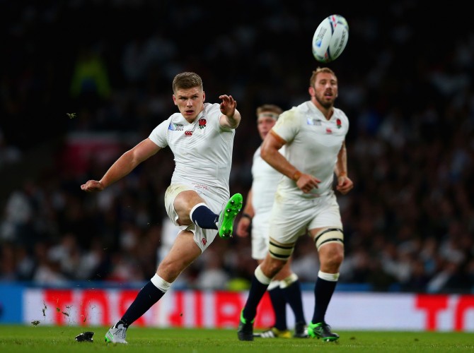 LONDON, ENGLAND - SEPTEMBER 26: Owen Farrell of England kicks a penalty during the 2015 Rugby World Cup Pool A match between England and Wales at Twickenham Stadium on September 26, 2015 in London, United Kingdom. (Photo by Paul Gilham/Getty Images)