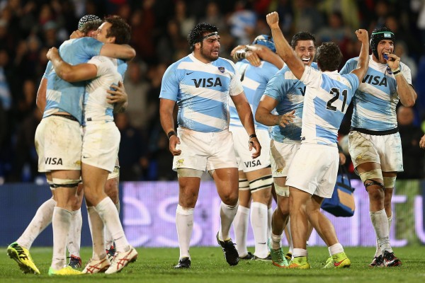 MENDOZA, ARGENTINA - OCTOBER 04: The Pumas celebrate winning The Rugby Championship match between Argentina and the Australian Wallabies at Estadio Malvinas Argentinas on October 4, 2014 in Mendoza, Argentina. (Photo by Cameron Spencer/Getty Images)
