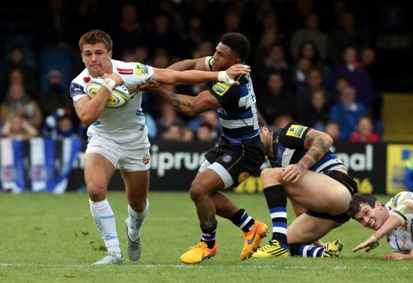 BATH, ENGLAND - OCTOBER 17: Henry Slade of Exeter Chiefs breaks the tackle by Kyle Eastmond of Bath Rugby during the Aviva Premiership match between Bath Rugby and Exeter Chiefs at the Recreation Ground on October 17, 2015 in Bath, England. (Photo by David Jones/Getty Images)