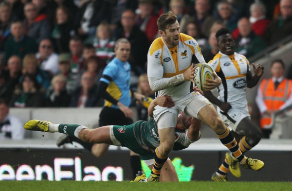 LEICESTER, ENGLAND - NOVEMBER 01: Elliot Daly of Wasps in action during the Aviva Premiership match between Leicester Tigers and Wasps at Welford Road on November 1, 2015 in Leicester, England. (Photo by Harry Hubbard/Getty Images)